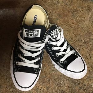 Size 6 Women’s Converse All-Star